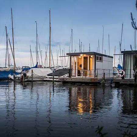 Das Kleine Hausboot Am Wannsee