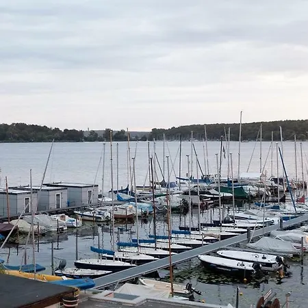 Das Kleine Hausboot Am Wannsee *