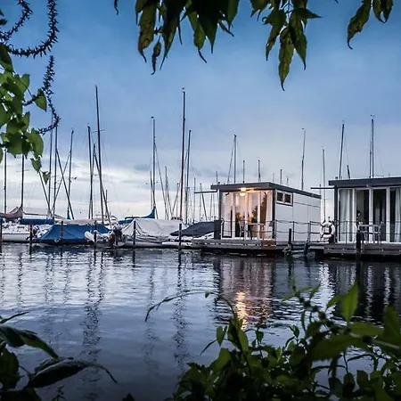 Das Kleine Hausboot Am Wannsee